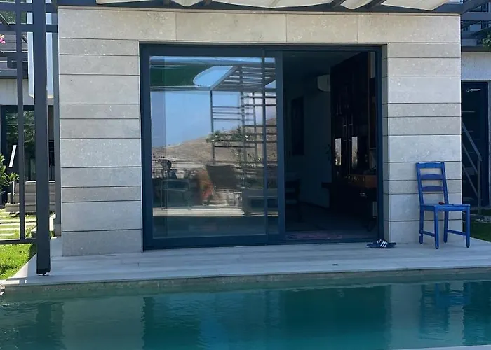 Havuzlu Ve Jakuzuli Lueks Villa