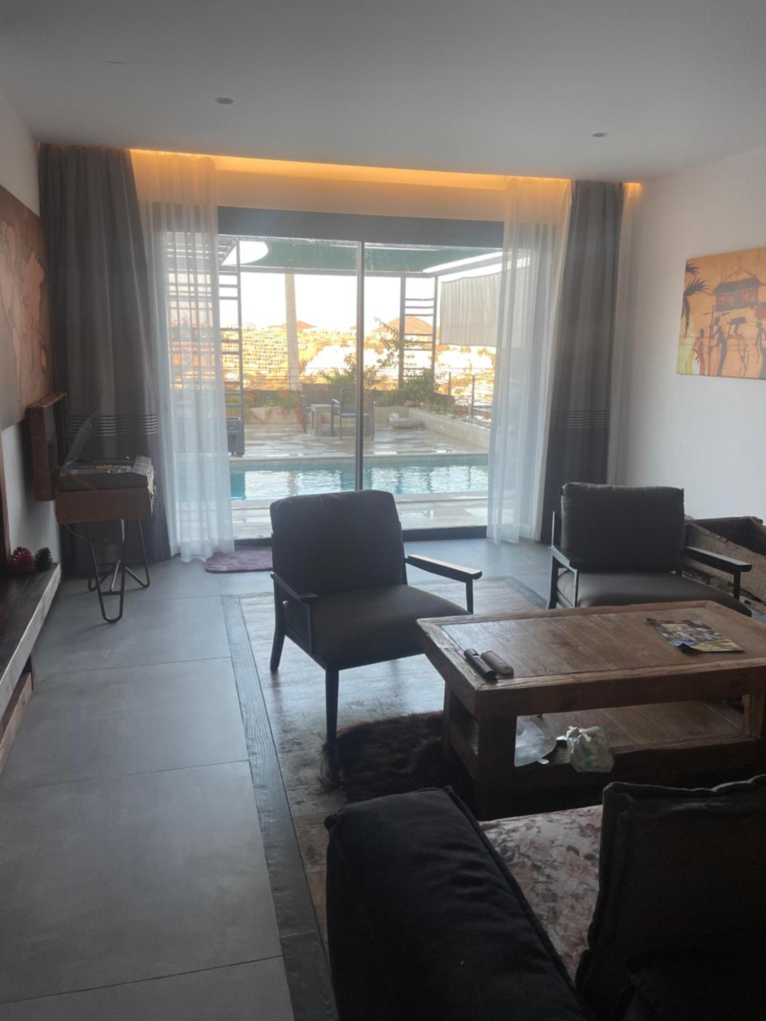 Havuzlu Ve Jakuzuli Lueks Villa
