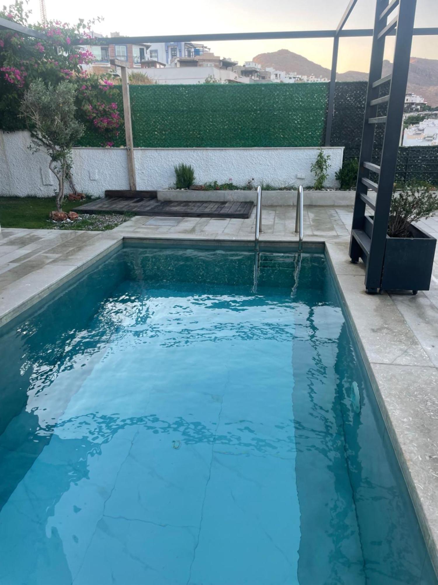 Havuzlu Ve Jakuzuli Lueks Villa