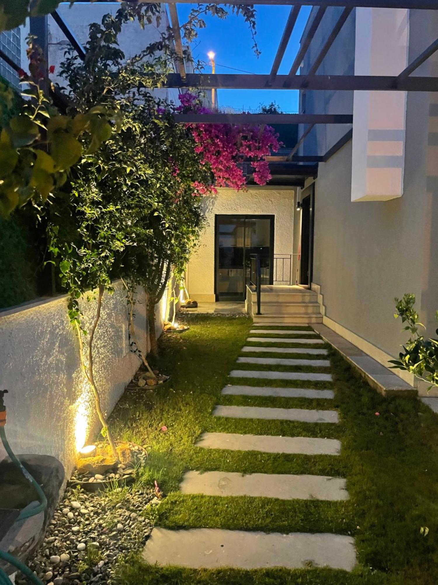 Havuzlu Ve Jakuzuli Lueks Villa *
