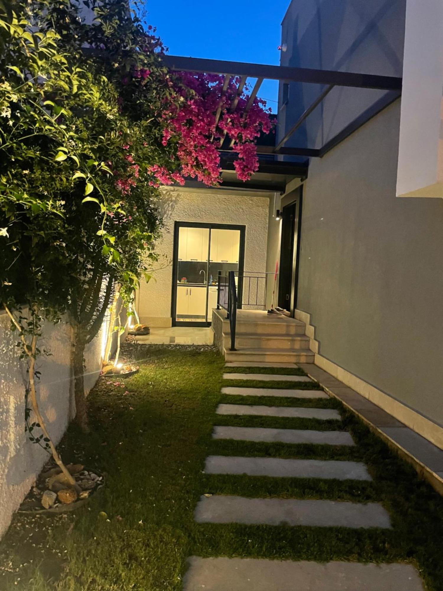 Havuzlu Ve Jakuzuli Lueks Bodrum