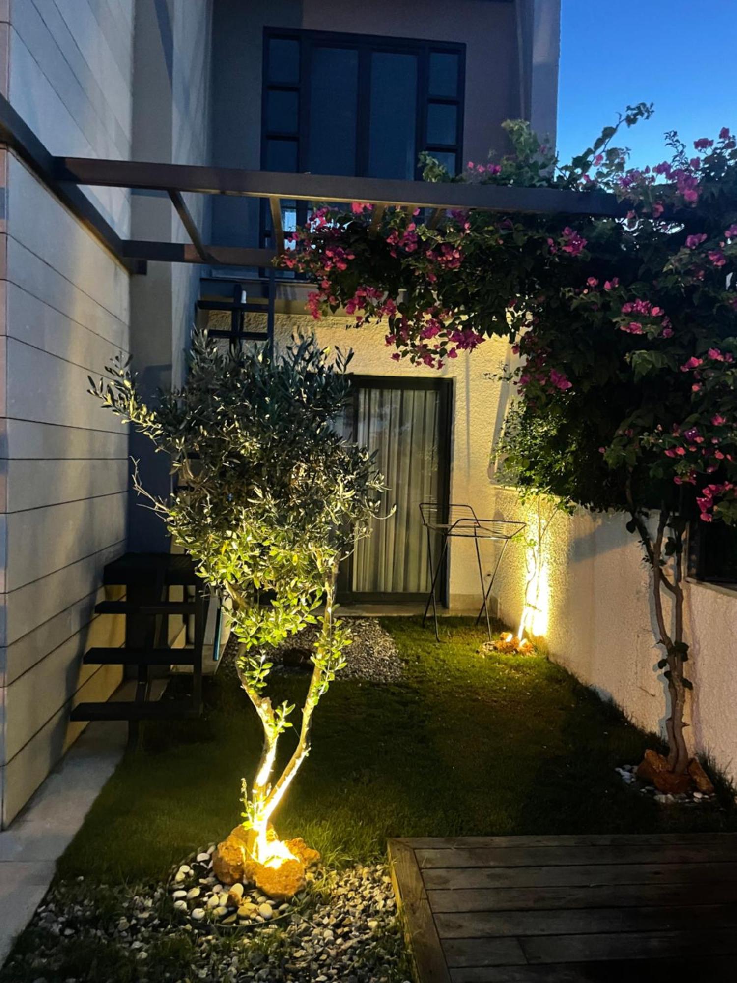 Villa Havuzlu Ve Jakuzuli Lueks
